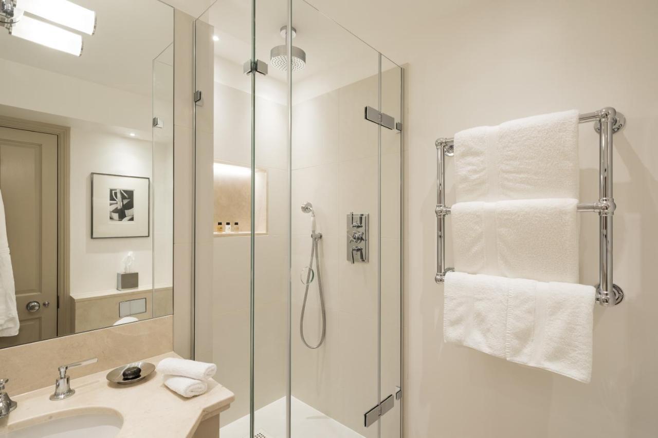 Old Bank Hotel Oxford Esterno foto A shower with a glass door