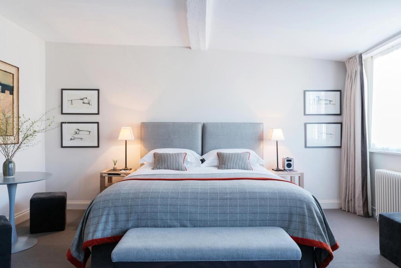 Old Bank Hotel Oxford Esterno foto A bedroom at The Stafford
