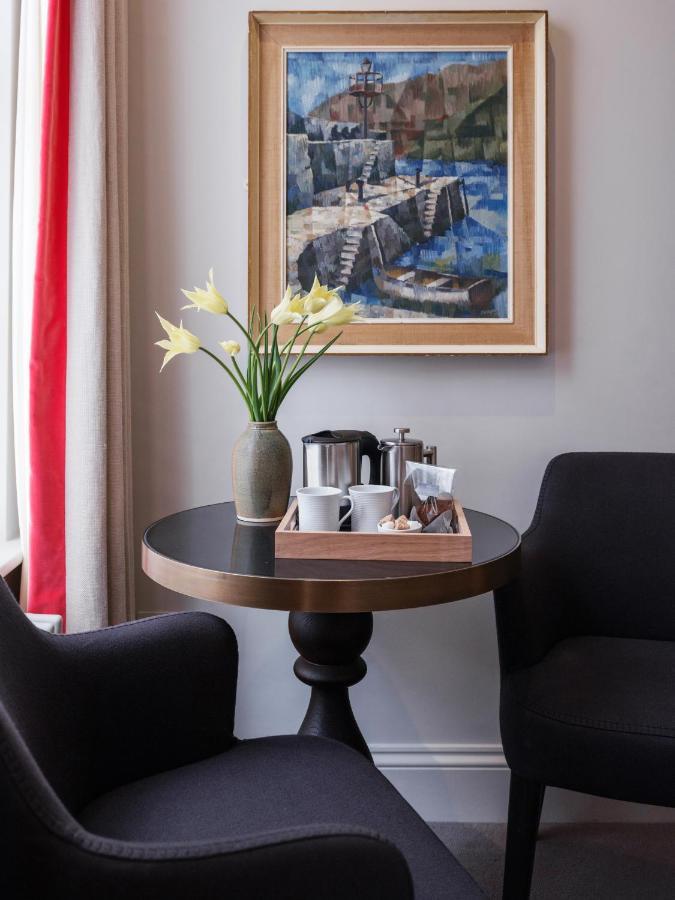 Old Bank Hotel Oxford Esterno foto A coffee tray in a hotel room