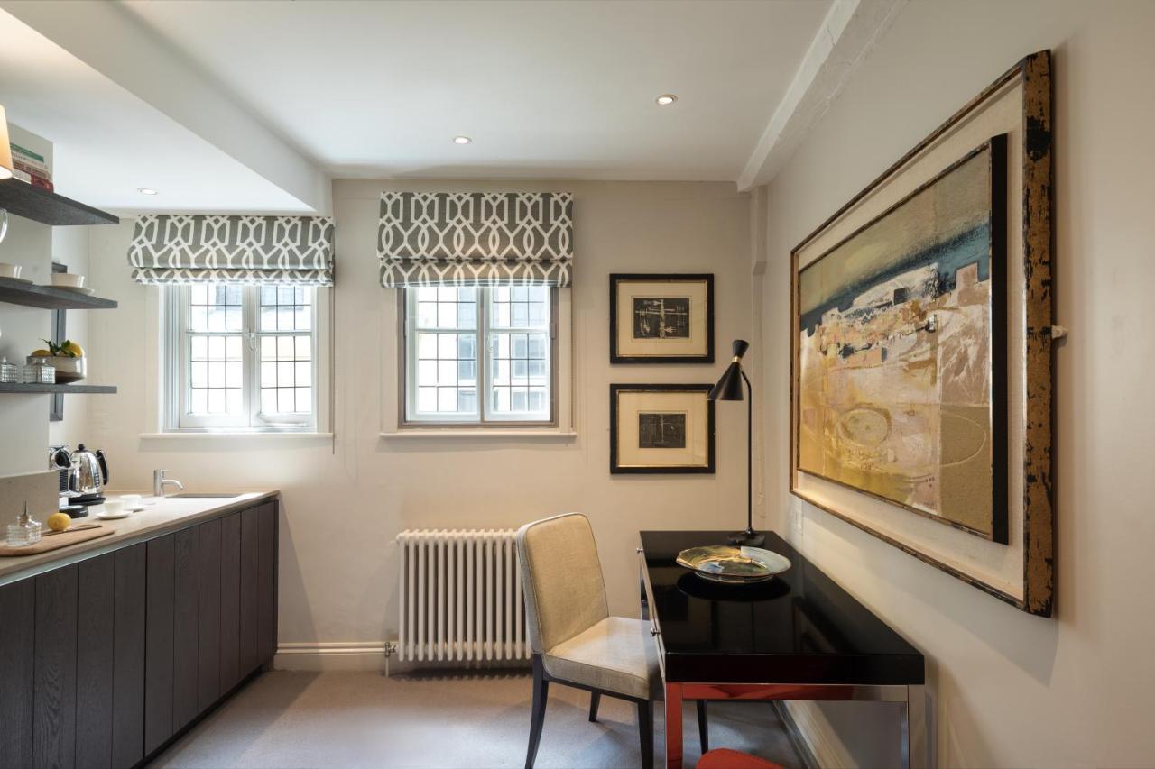 Old Bank Hotel Oxford Esterno foto A Roman blind in a kitchen