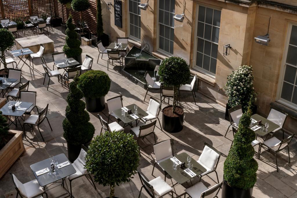 Old Bank Hotel Oxford Esterno foto The courtyard at the hotel