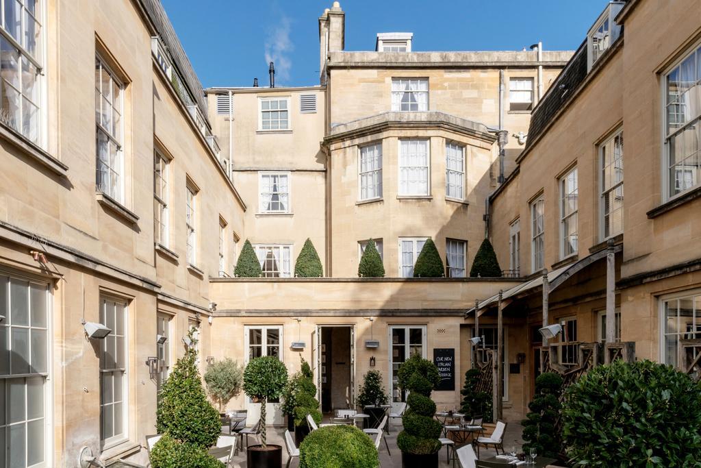 Old Bank Hotel Oxford Esterno foto The courtyard of the hotel