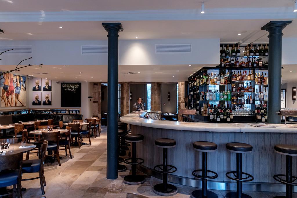 Old Bank Hotel Oxford Esterno foto The bar at the restaurant