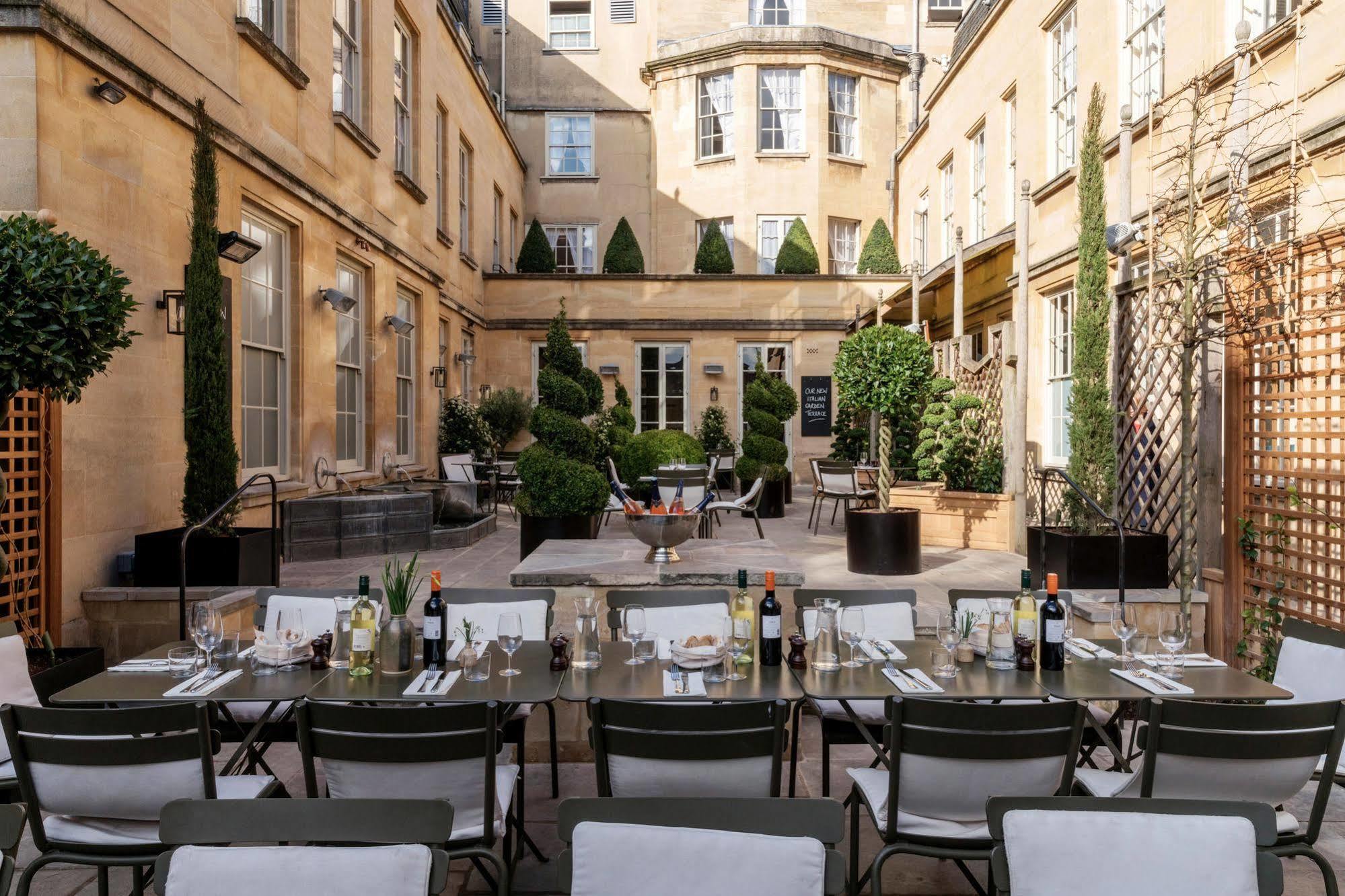 Old Bank Hotel Oxford Esterno foto The courtyard at the hotel