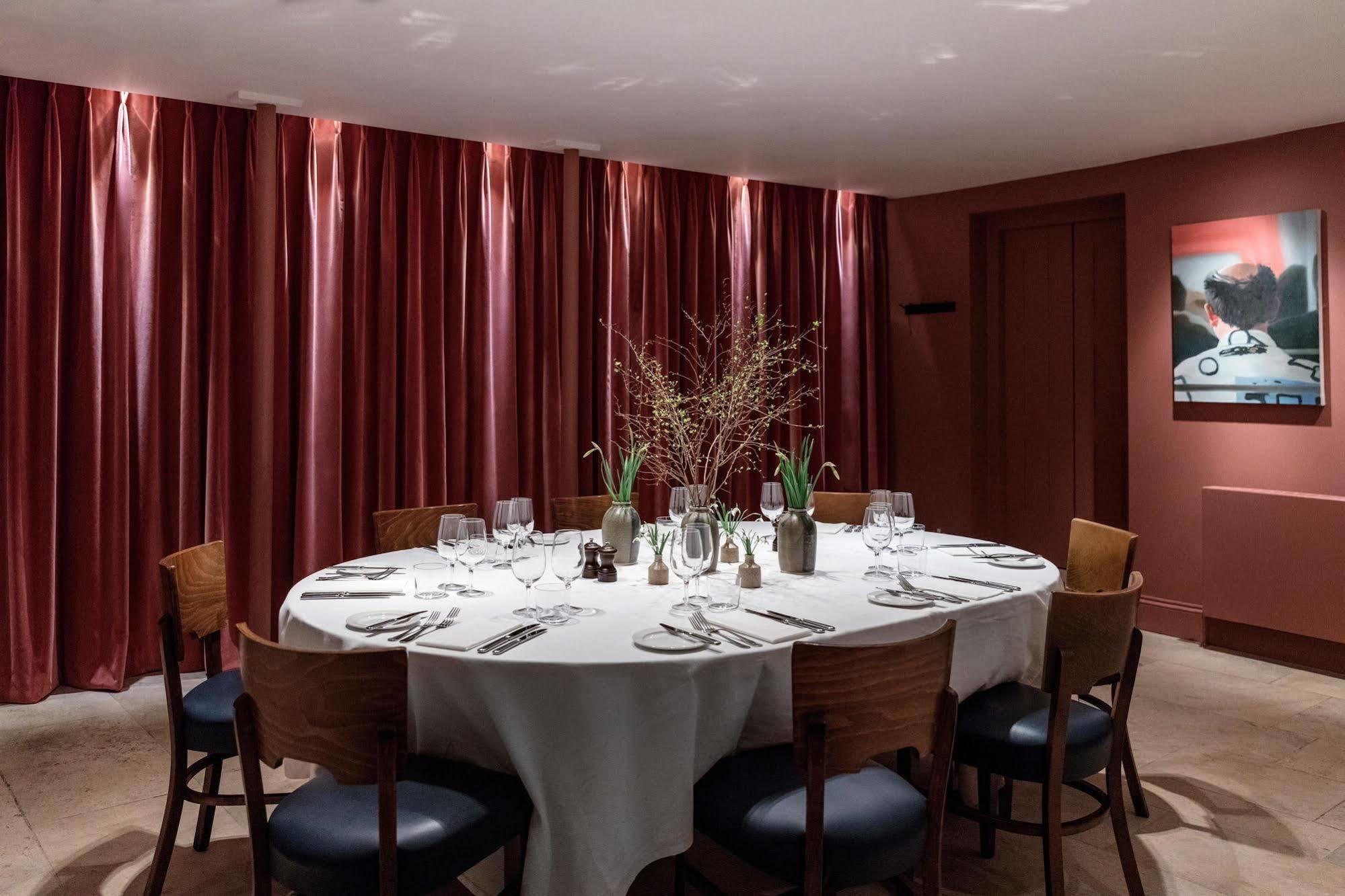 Old Bank Hotel Oxford Esterno foto The dining room at the 2012 Olympic Village